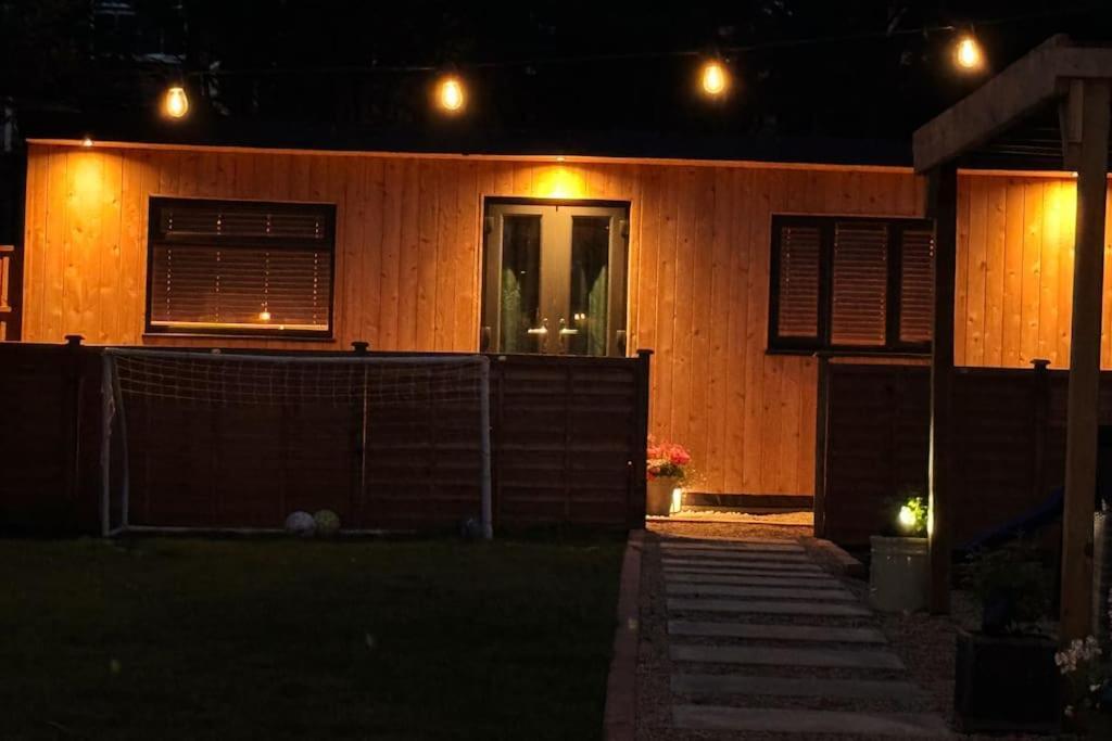 Cozy Cabin With Modern Comforts Wootton  Exterior photo